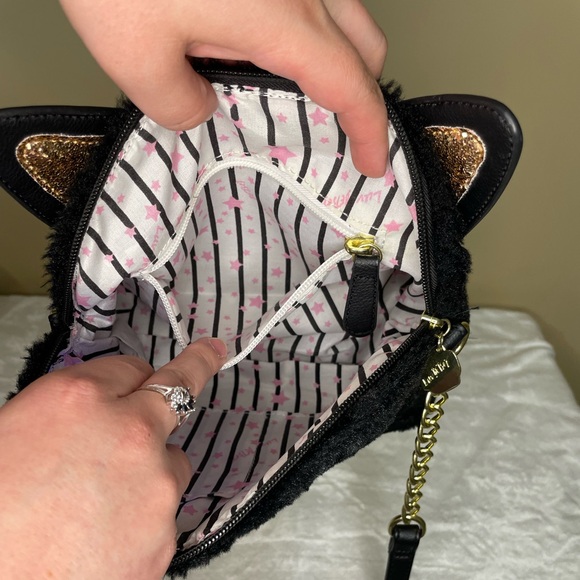 Betsey Johnson Black Fuzzy Glitter Cat Crossbody - Picture 7 of 10